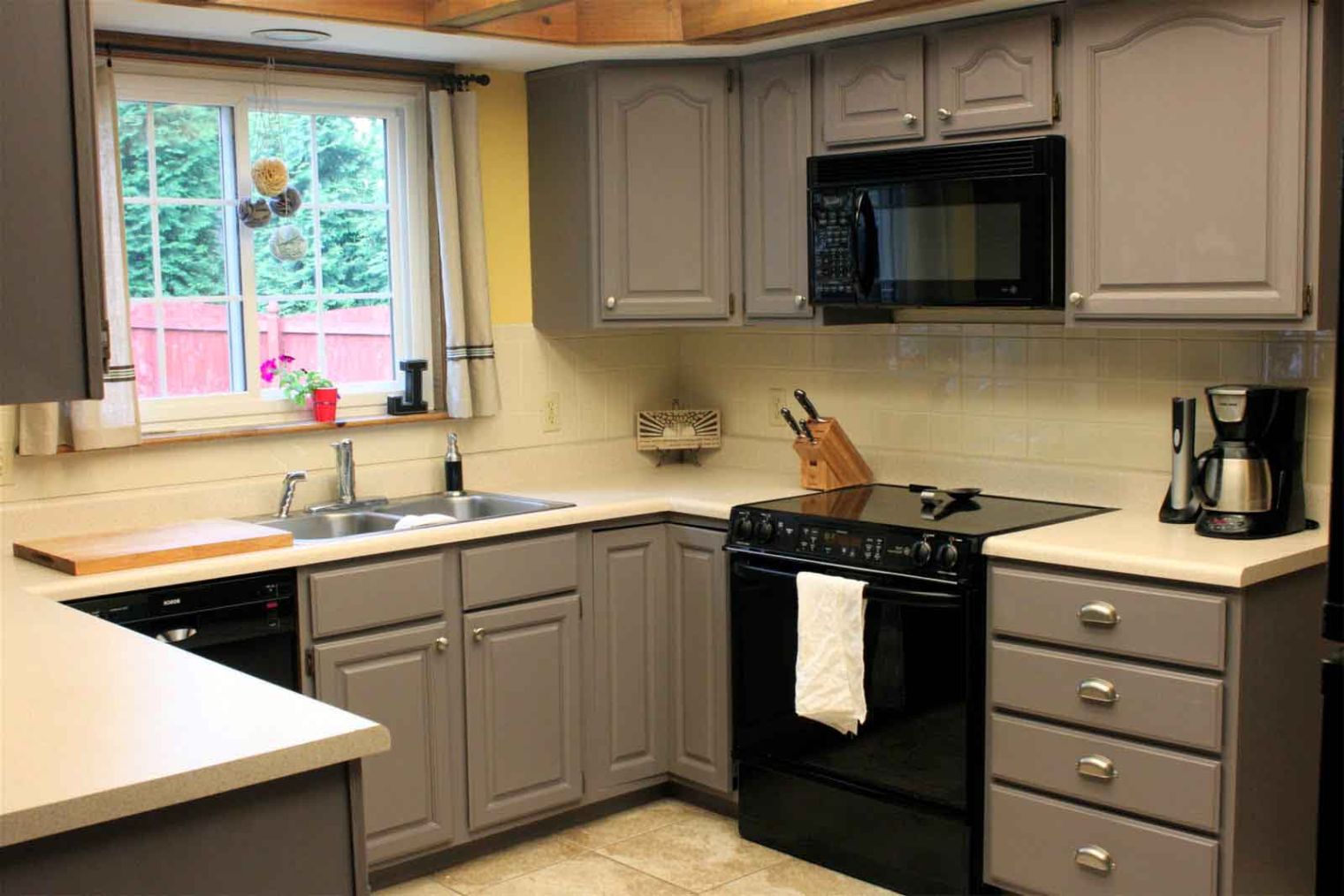 17 Superb Gray Kitchen Cabinet Designs