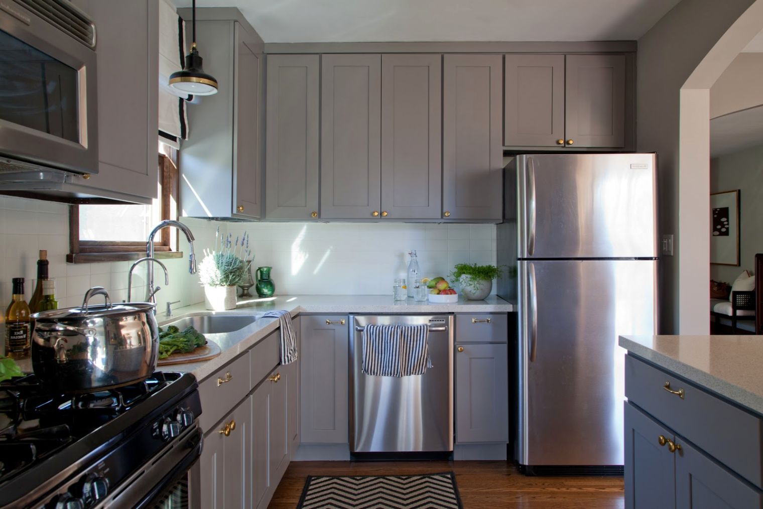 17 Superb Gray Kitchen Cabinet Designs