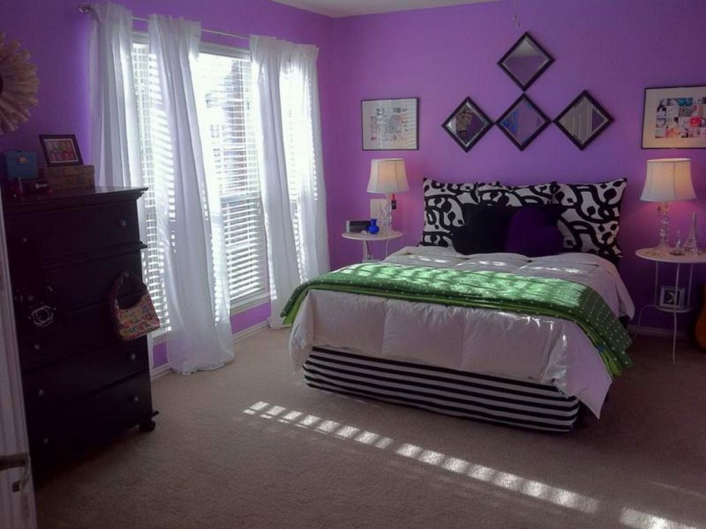 15 Luxurious Bedroom Designs with Purple Color