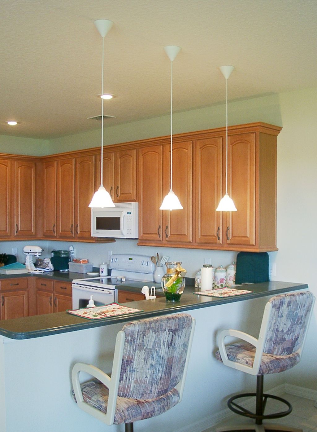 low hanging mini pendant lights over kitchen island for an apartment