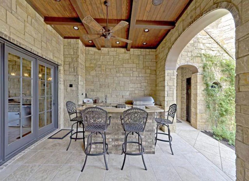 Mediterranean Home Decor for outdoor dining room