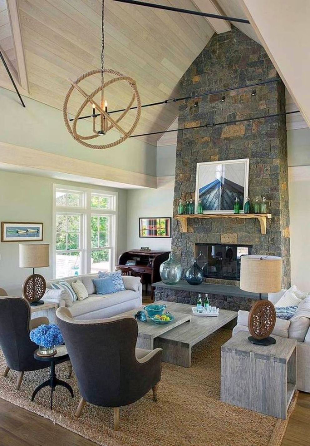 16 Most Fabulous Vaulted Ceiling Decorating Ideas