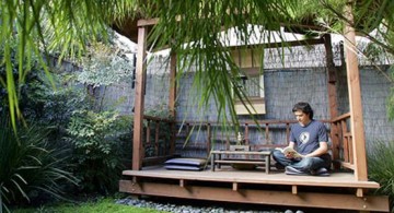 Peaceful japanese style backyards with airy gazebo