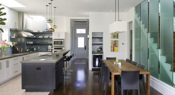 asymmetrical mini pendant lights over kitchen island