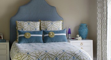 blue and gold bedroom with cute blue seats