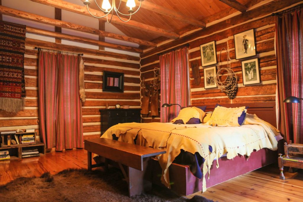 20 Simple and Neat Cabin  Bedroom  Decorating  Ideas 