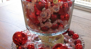 cheap bowl centerpiece ideas using Christmas decorations