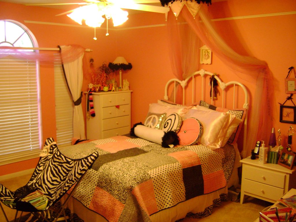 19 Cute Girls Bedroom Ideas Which Are Fluffy, Pinky, and All