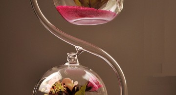 hanging flower vase with glass stand