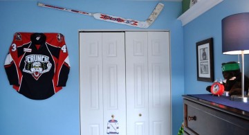 hockey bedrooms with jersey and stick on the wall