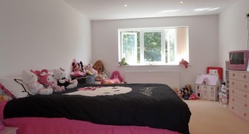 minimalist pink and black bedroom decor