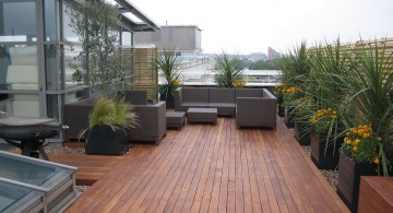 minimalistic modern deck design good for small garden