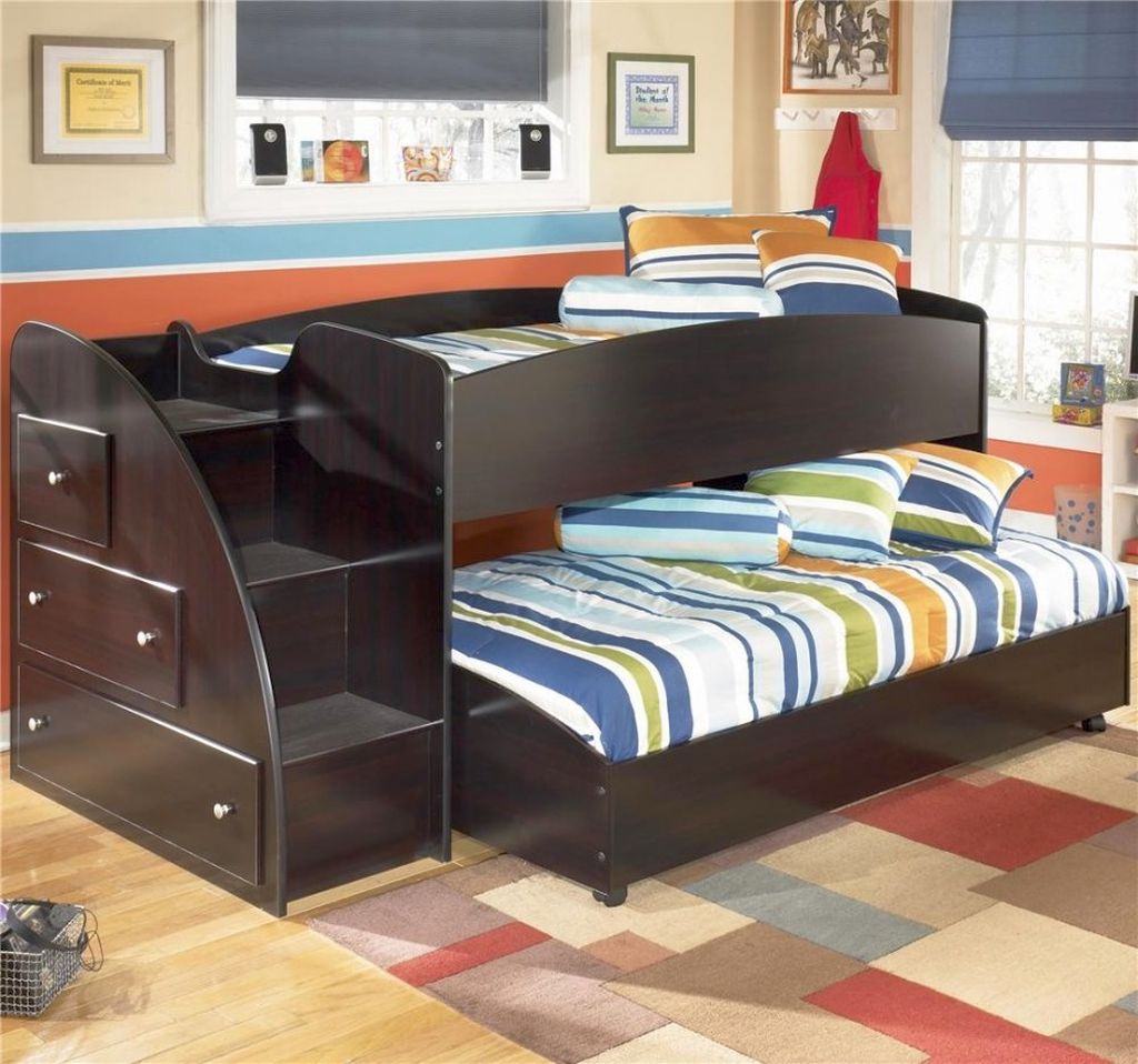 Кровать двойная выдвижная. Кровать для подростка мальчика. Кровать для двоих детей. Выдвижная кровать. Кровать двухъярусная выдвижная.