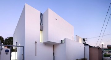 172M2 Compact House entrance