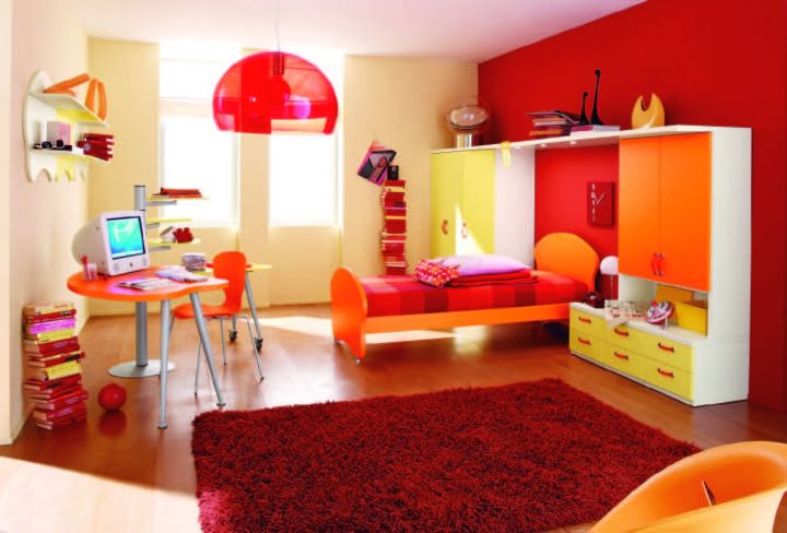 Boys room color in red and orange