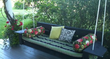 Outdoor swinging beds in black