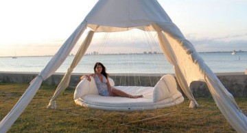 Outdoor swinging beds with round bed