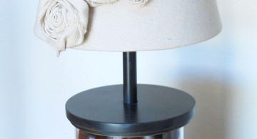 Rosette lamp shade with unique stand