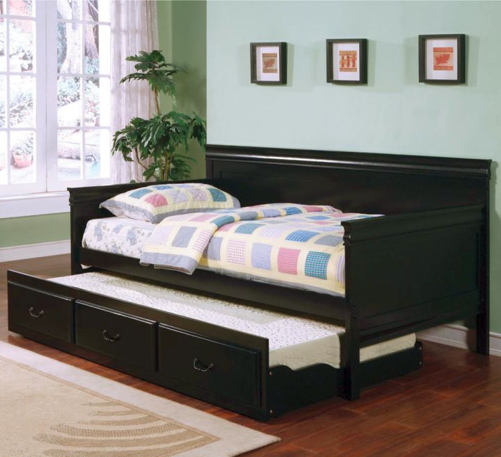 daybed images in sleek piano black