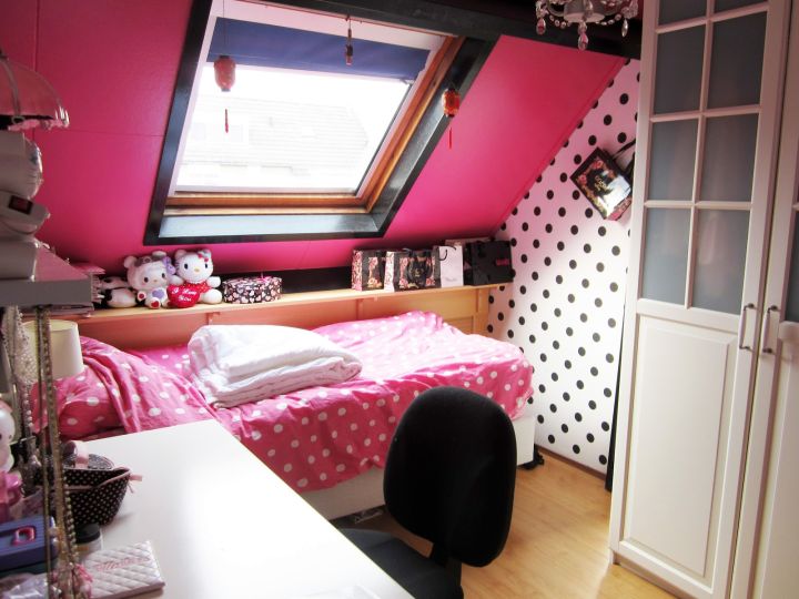 hot pink room for loft