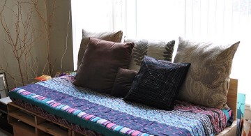 how to make daybed with rustic bottom