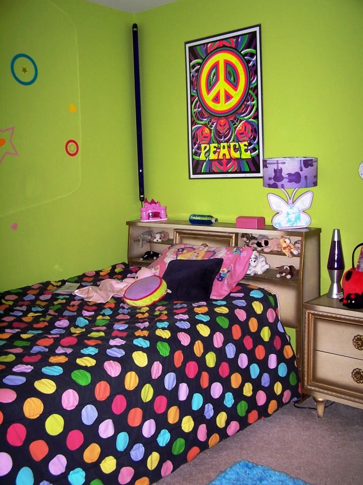 lime green bedroom with colorful polkadot bedding