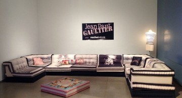 mah jong sofa in black and white