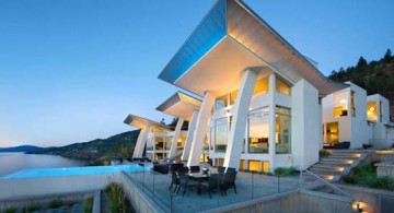 featured image of ultramodern lake house by All Elements front facade