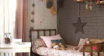 vintage bedroom decoration ideas with floating box shelves