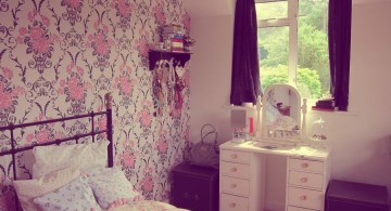 vintage bedroom decoration ideas with lovely wallpaper