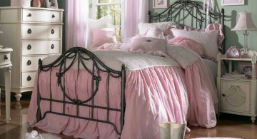 vintage bedroom decoration ideas with pink bedding
