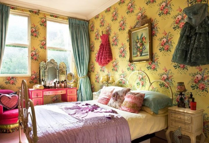 vintage bedroom decoration ideas with yellow flower wallpaper