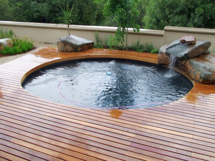 round swimming pools for small spaces with wooden deck